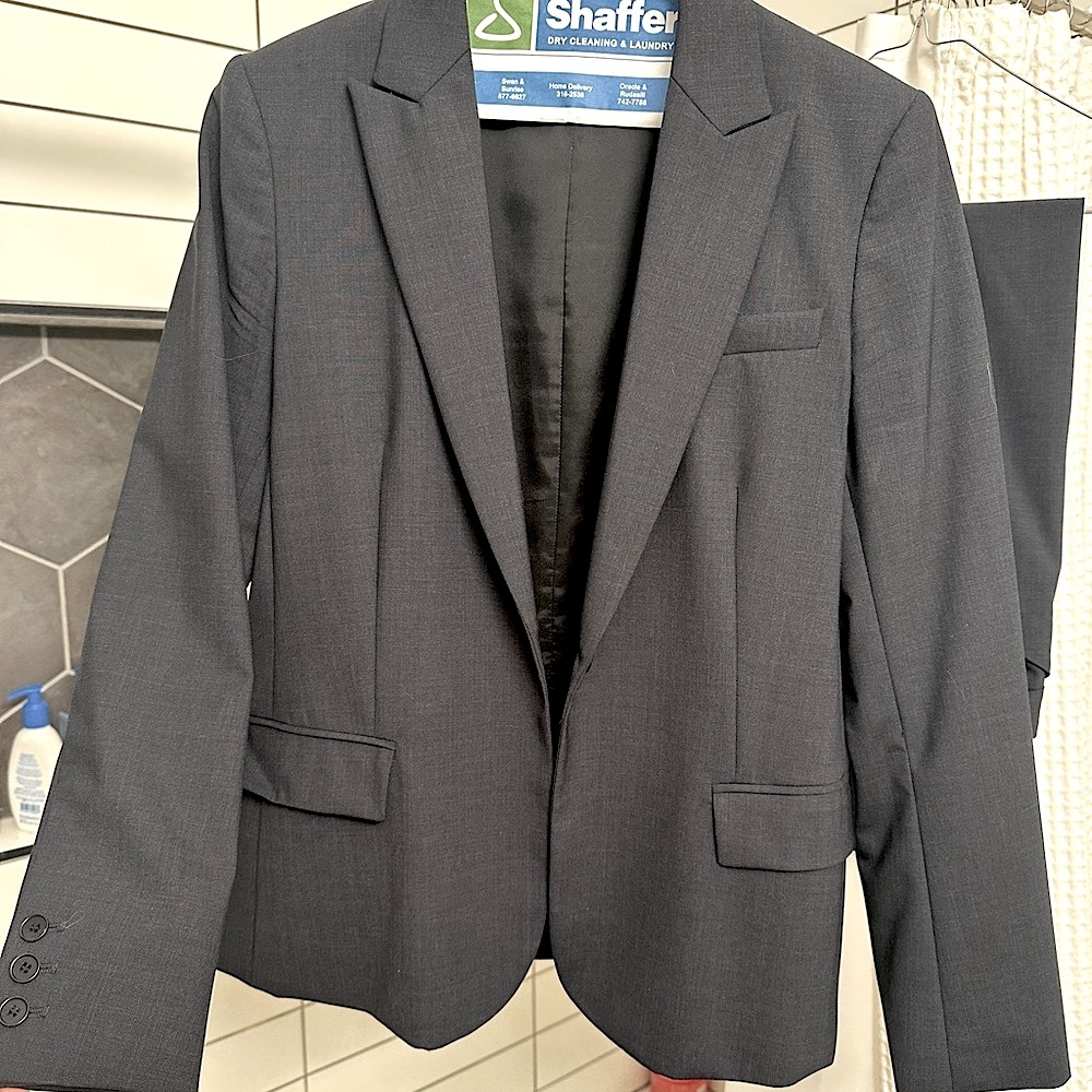 Theory Tailored Blazer in Good Wool